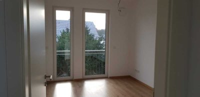 3-Zi.-Whg. mit moderner Ausstattung an der Berliner Grenze. S-Bahn in ca. 10 min zu Fuß zu erreichen