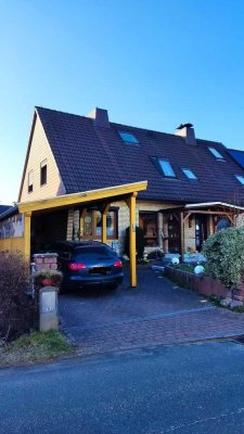 Doppelhaushälfte in ruhiger Lage mit Sommergarten