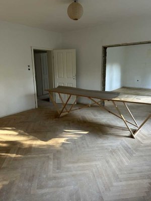Helle 3-Zimmer-Altbauwohnung mit offener Wohnküche – zentral in Durlach, bezugsfrei ab 01.06.