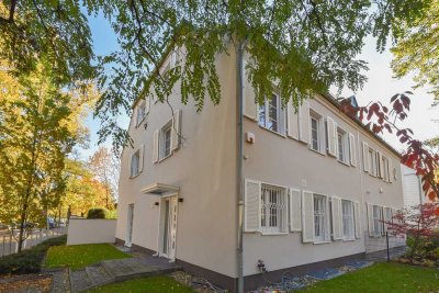 Stilvolle Doppelhaushälfte in begehrter Schmargendorfer Wohnlage mit idyllischem Garten