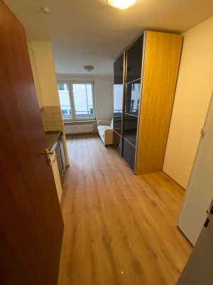 Stilvolle 1-Zimmer-Wohnung mit Einbauküche und Stellplatz