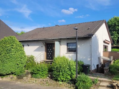 Einfamilienhaus mit Garten und Garage, voll unterkellert in Ense, Ortsteil Parsit, 700 qm Grundstück