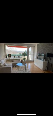 Geschmackvolle 2-Zimmer-Wohnung mit Balkon und Einbauküche in Dreieich