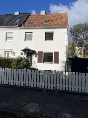 Charmantes Einfamilienhaus mit weitläufigem Garten und warmem Wohnambiente