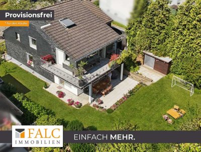 Ideales Zweifamilienhaus mit großzügigem Balkon und traumhaften Garten