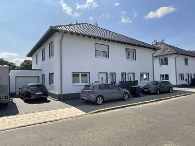 Neubau-Doppelhaushälfte aus 2023, KFW 40 in Euskirchen-Wüschheim/Großbüllesheim mit Top Ausstattung