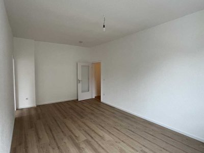 +++ Zentrale Altbauwohnung FRISCH saniert! +++