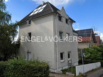 Modernes Dreifamilienhaus sucht neuen Eigentümer zum entwickeln