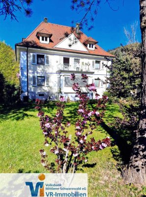 Charmante 3-Zimmer Wohnung mit zwei Balkonen & herrlichem Grundstück vor den Toren von Wolfach