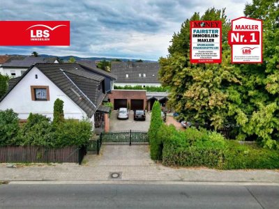 Für Familien & Investoren: In Toplage - Großzügiges Zweifamilienhaus mit Büro, Garagen & Bauplatz..