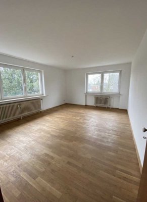 Sanierte 3-Zimmer-Wohnung mit 64m2 Dachterrasse