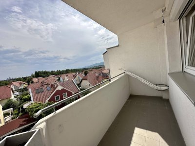 Top-sanierte 4-Zimmer Wohnung mit Balkon