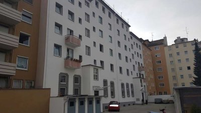 Ansprechende und modernisierte 2-Raum-Wohnung in Augsburg