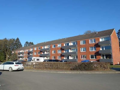 schöne, helle 3,5-Zi.-Whg. mit Balkon u. sep. WC