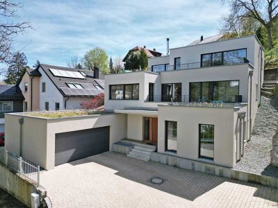 Luxuriös. Lichtdurchflutet. Lebensnah. - Design-Villa mit Panoramablick!
