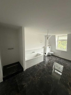 Erstbezug! Großzügige 2-Zimmer mit Laminat, Riesenküche und Luxusbad in ruhiger Lage