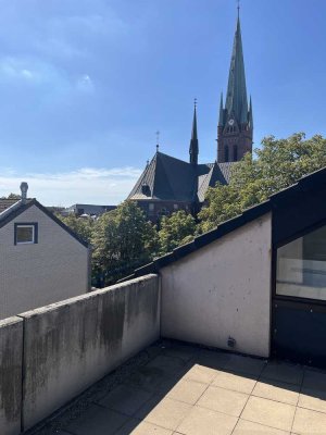 Frisch renoviert, zentral & bequem – 2,5-Zi.-DG-Wohnung mit Aufzug in Gladbeck