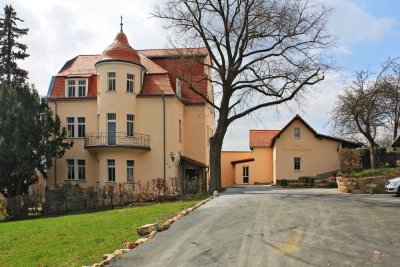 Exzellente 3-Zimmer-Wohnung mit gehobener Innenausstattung mit Balkon und Einbauküche in Rabenau