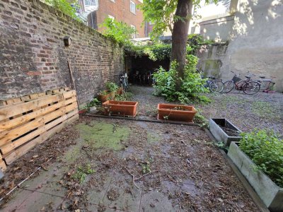 Rarität - Bezugsfreie Gartenwohnung mit Terrasse und gr. Wohnküche