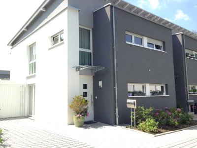 Gehobenes Cityhaus mit Garage nahe des botanischen Gartens