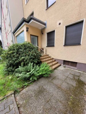Haus im Haus! 5-Raum-Maisonettewohnung mit zwei Stellplätzen dirket am Teltowkanal!