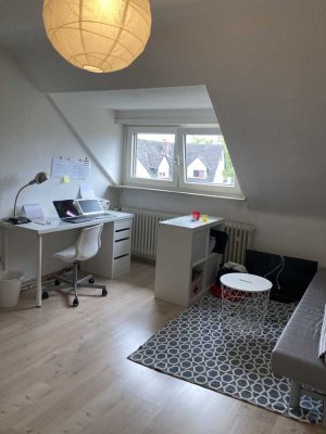 Helle und ruhige  Dachgeschosswohnung mit 3 Zimmern in Mannheim Wallstadt