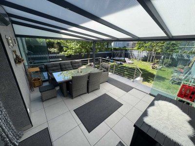 Kernsaniertes Erdgeschoss mit großem Garten, Terrasse, Einbauküche & Fußbodenheizung