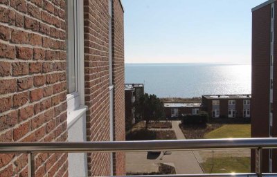 Meerblick, zwei Zimmer, zwei Balkone, einen Steinwurf zum Strand - gepflegte Wohnung in schöner Lage