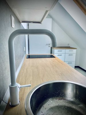 Wunderschöne 2-Raum-Dachgeschosswohnung mit Einbauküche im Herzen von Moers-Repelen