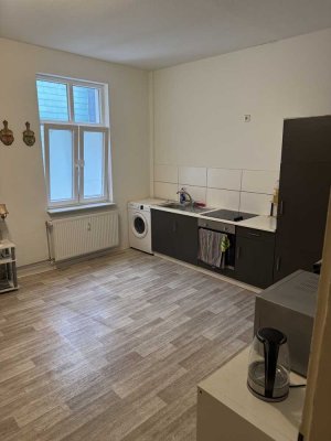 Renovierte,gemütliche 2 Zimmer und Wohnküche ,DB