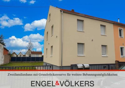 Zweifamilienhaus mit Grundstücksreserve für weitere Bebauungsmöglichkeiten