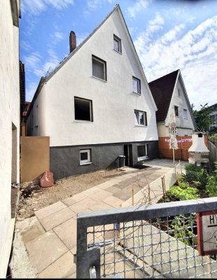 5 Zimmer Dachgeschoss Wohnung mit Gartenmitbenutzung