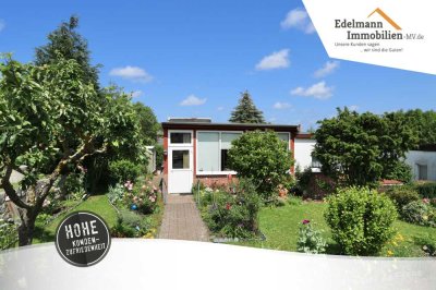Charmanter ca. 49 m² großer Wochenend-Bungalow auf 313 m² Eigentumsland – mit Garten in Papendorf be