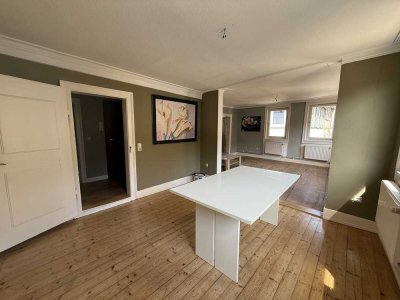 Zur Miete: 3-Zimmer-Altbauwohnung in zentraler Innenstadtlage!