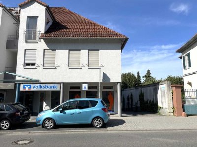 Helle 2- Zimmer - Wohnung, teilmöbliert mit Einbauküche, Duschbad, Terrasse in Südlage