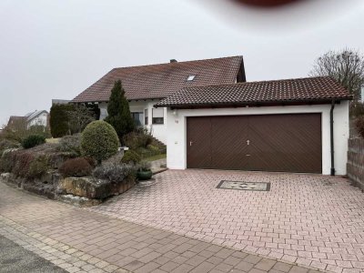 SEHR GEPFLEGTES EINFAMILIENHAUS mit SCHÖNEM GARTEN und DOPPELGARAGE