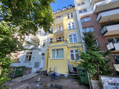 Nähe Bahnhof: Modernisierte 3,5-Zimmer-Altbau-Wohnung in Lübeck-St. Lorenz Nord, Steinrader Weg