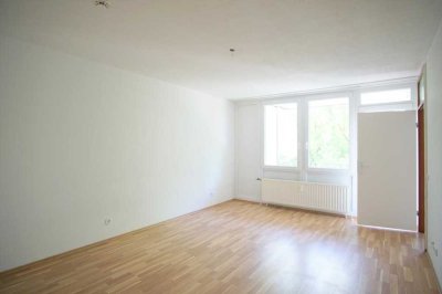Gemütlich & Einzugsbereit: 2-Zimmer-Wohnung mit Balkon, Aufzug und top Anbindung!