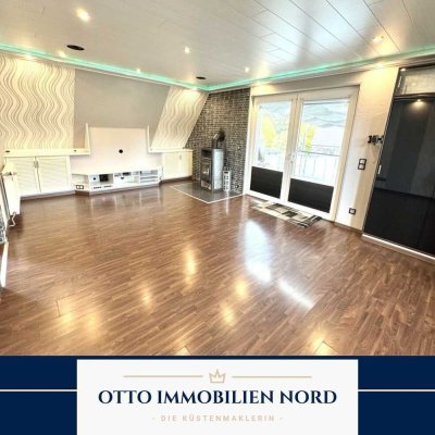 Loxstedt: Mehrgenerationenhaus mit Dachterrasse und Privatwald, 3929 m² Gesamtgrundstück, Nebengebäu