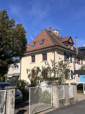 Vollständig möblierte Doppelhaushälfte in zentraler und ruhiger Lage