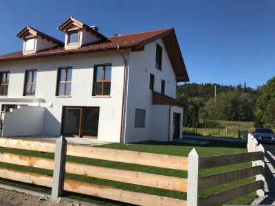 Moderne, geräumige und neuwertige DHH mit fünf Zimmern und Einbauküche in Bruckmühl