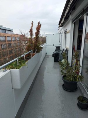 Lichtdurchflutete 3-Zimmer-Wohnung mit Dachterrasse und EBK in München