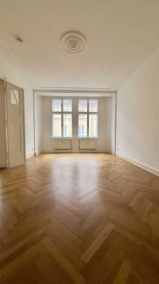 Repräsentative 128 m² Altbauetage in 10117 – bezugsfrei & unter 7.000 €/m², nahe Regierungsviertel
