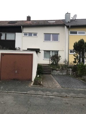 Gepflegtes Reihenhaus mit fünf Zimmern und Einbauküche in Ilvesheim