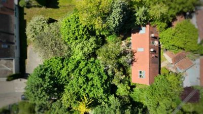 Provisionsfrei! Kernsaniertes, charmantes Einfamilienhaus mit Parkgrundstück - uneinsehbar