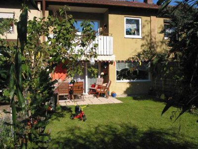 Sonniges Reihenmittelhaus in Ottobrunn mit schönem Garten von privat