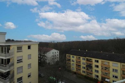 Ein Meisterwerk von Hans Scharoun – Renovierungsbedürftige 3,5-Zimmer-Penthousewohnung