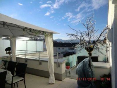 3-Zimmer-Dachterrassenwohnung (108m²) mit Bergblick und Küche im Zentrum von Bad Aibling