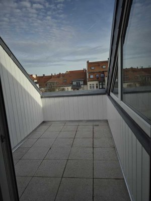 +++Renovierte 2,5 Zi.-DG-Wohnung in Gohlis-Mitte// offene Wohnküche // Loggia+++