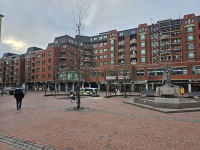 Großzügig geschnittene 2-Zimmer-Wohnung mit Balkon, AUFZUG